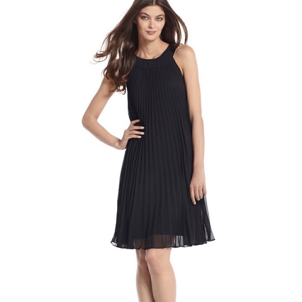 WHITE HOUSE BLACK MARKET Pleated Chiffon Dress black size 2